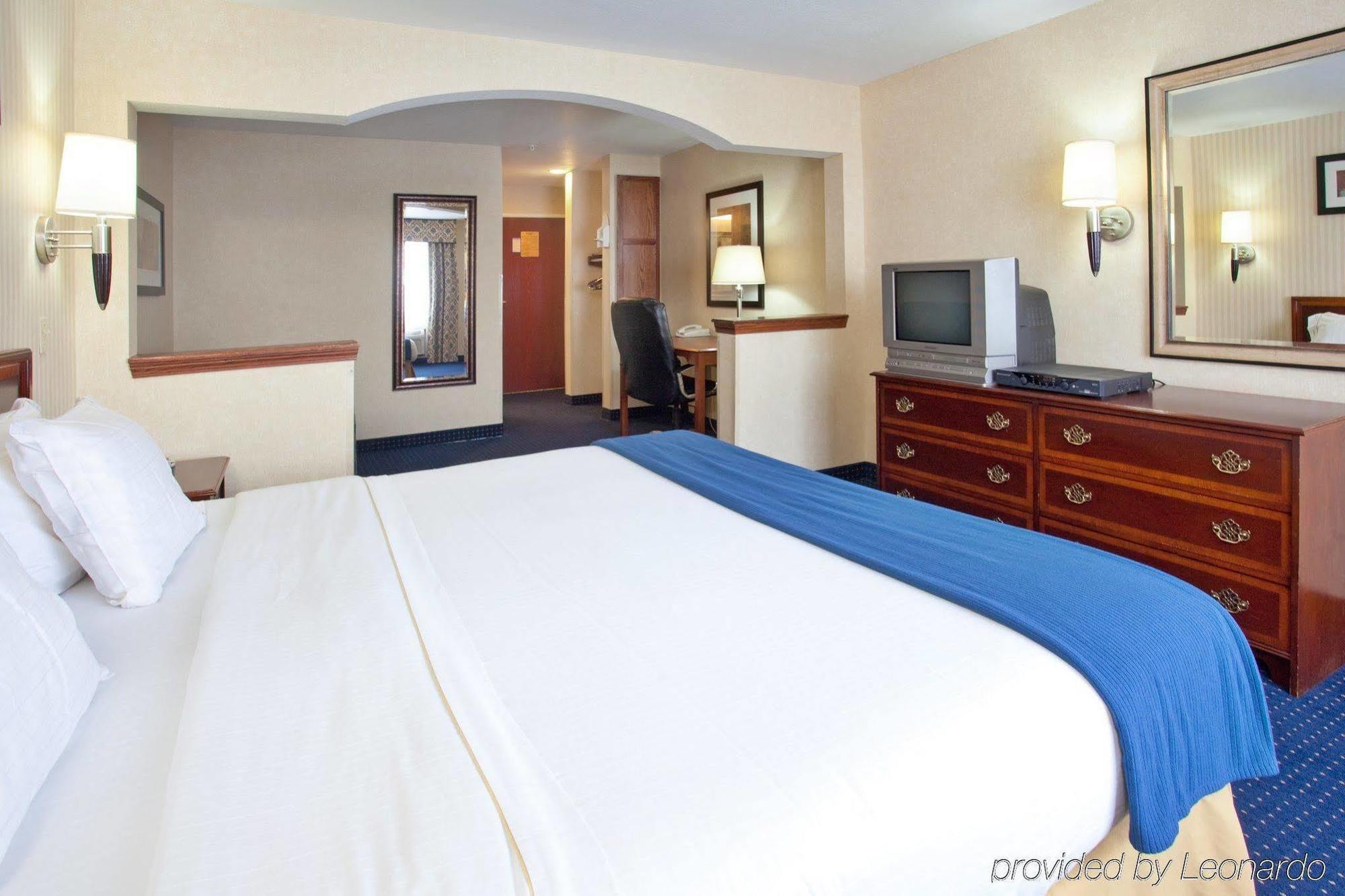 Holiday Inn Express Hotel & Suites Wabash, An Ihg Hotel Номер фото